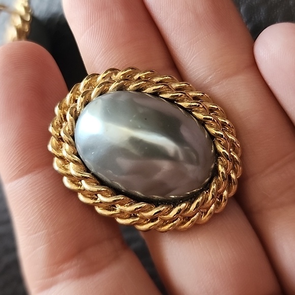 VTG Kenneth Jay Lane clip on earrings - Picture 7 of 9